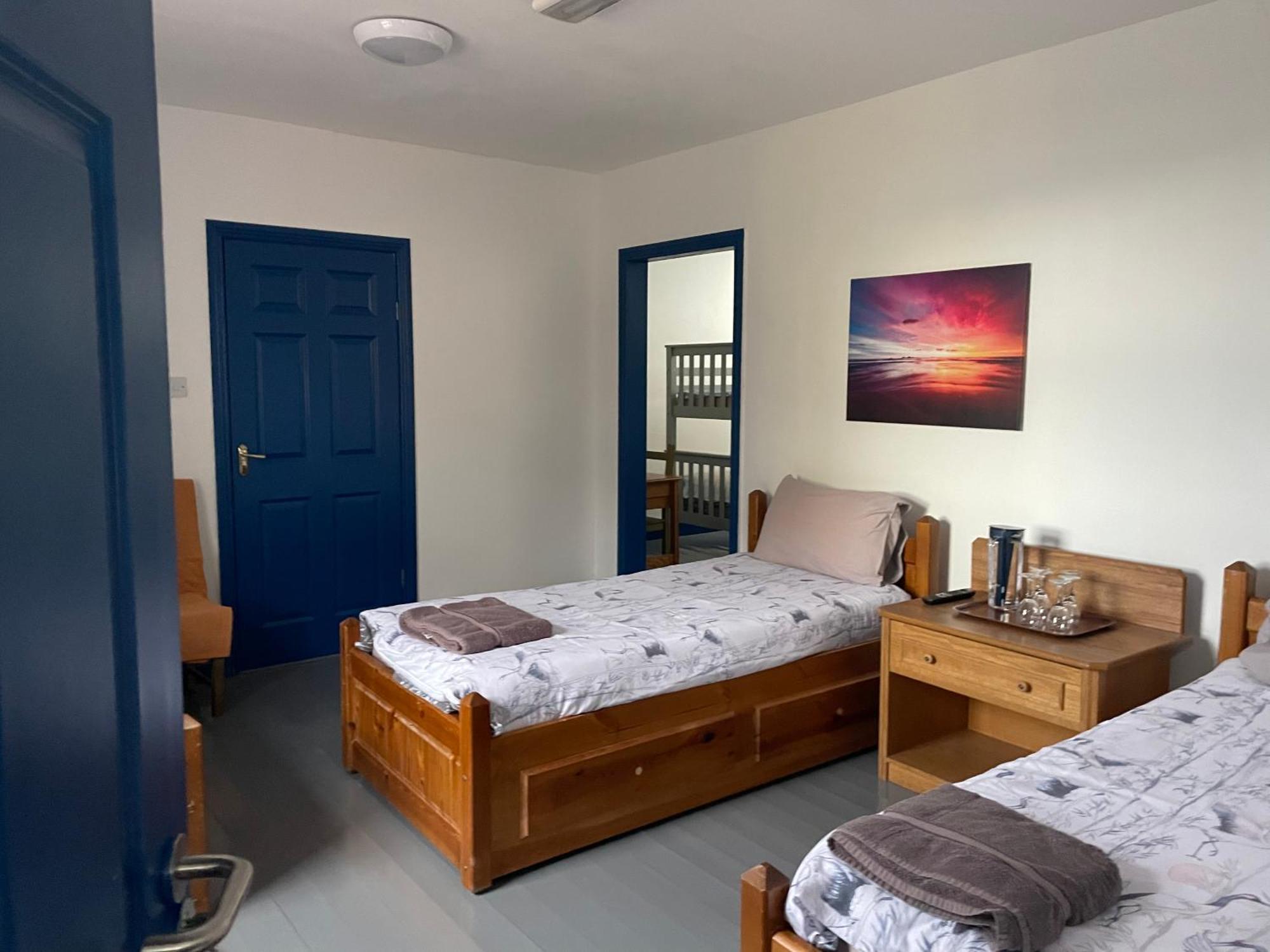 Coastguard Lodge Hostel At Tigh Tp Glaise Bheag ภายนอก รูปภาพ