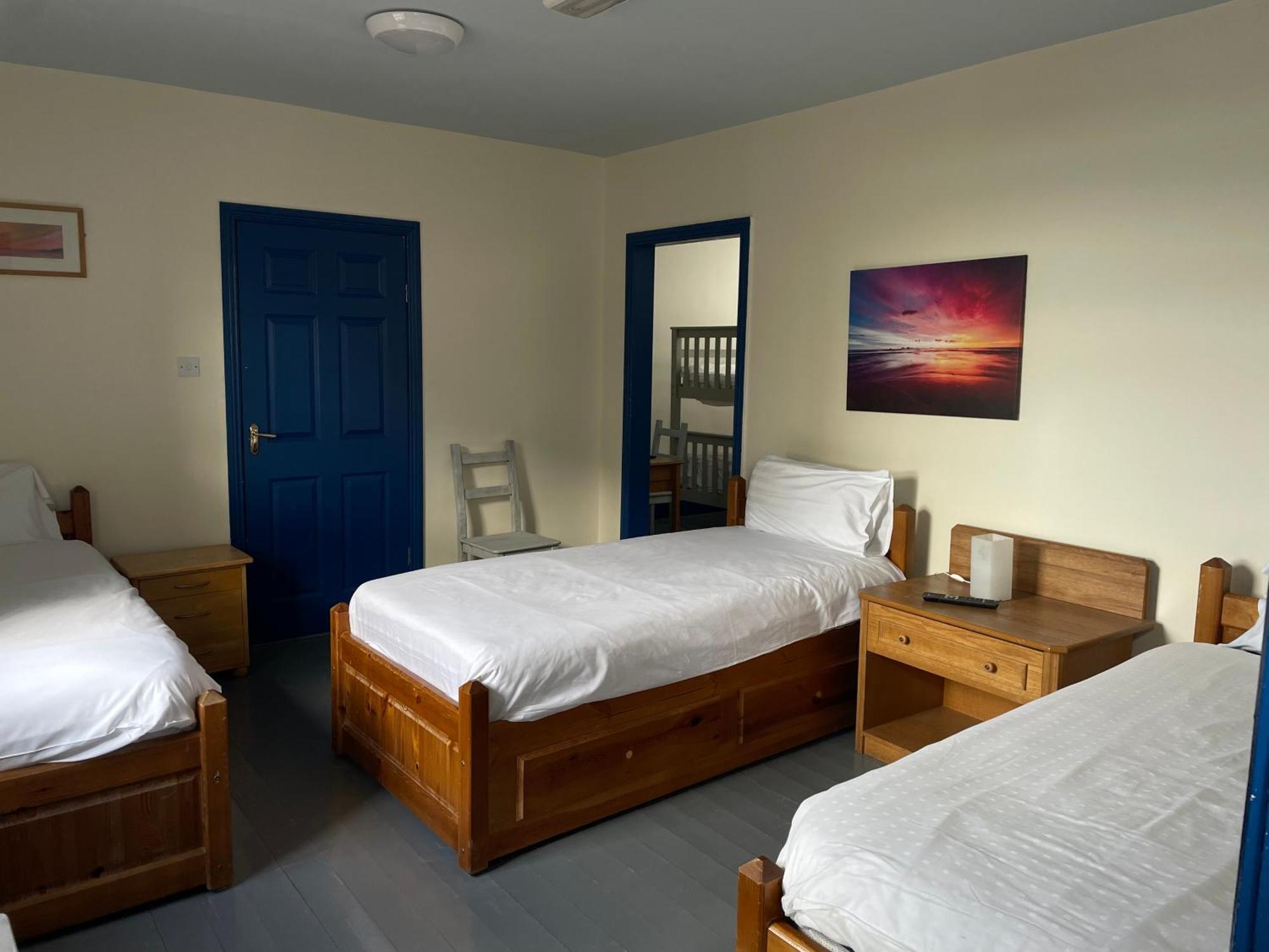 Coastguard Lodge Hostel At Tigh Tp Glaise Bheag ภายนอก รูปภาพ