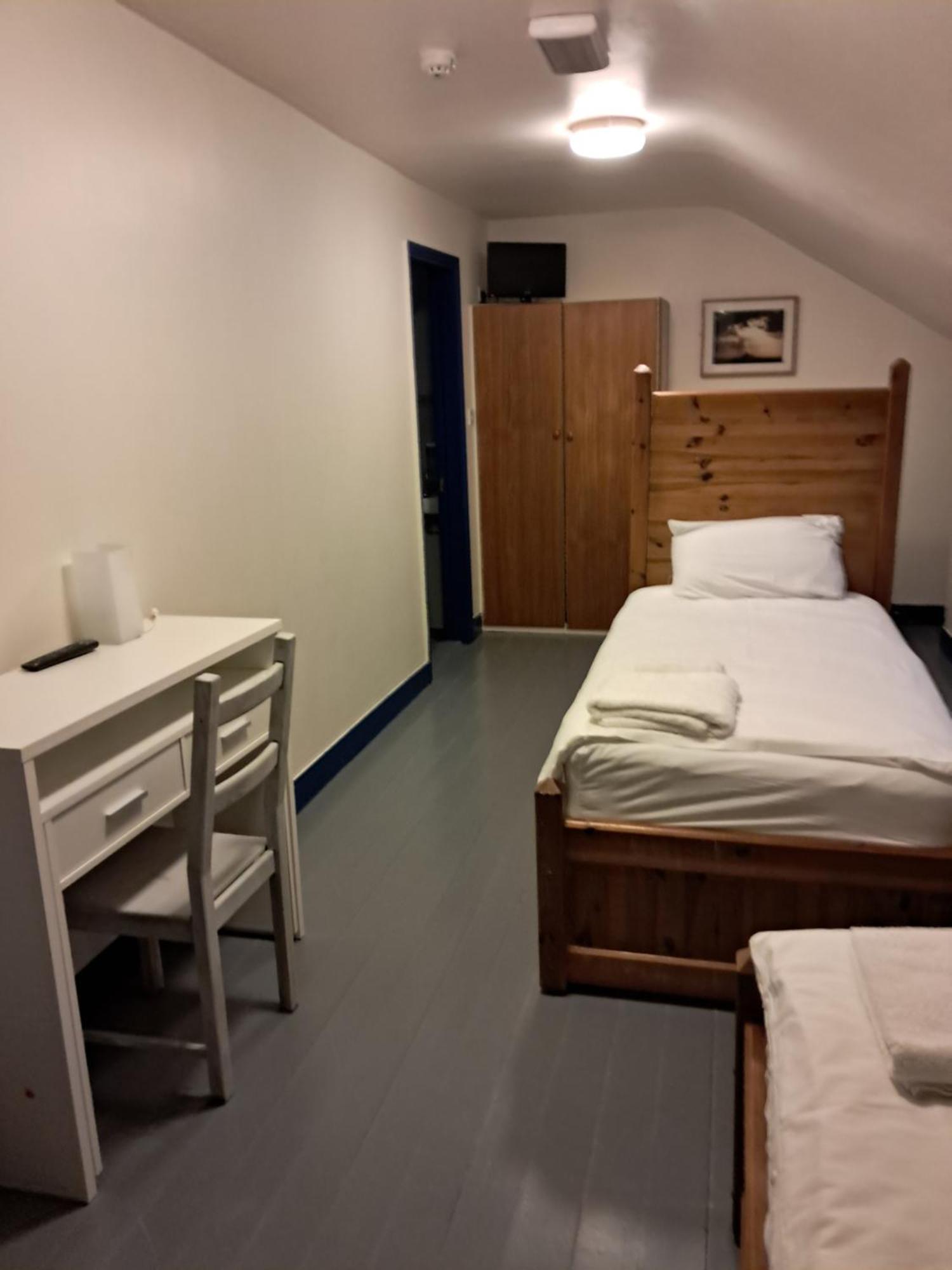Coastguard Lodge Hostel At Tigh Tp Glaise Bheag ภายนอก รูปภาพ