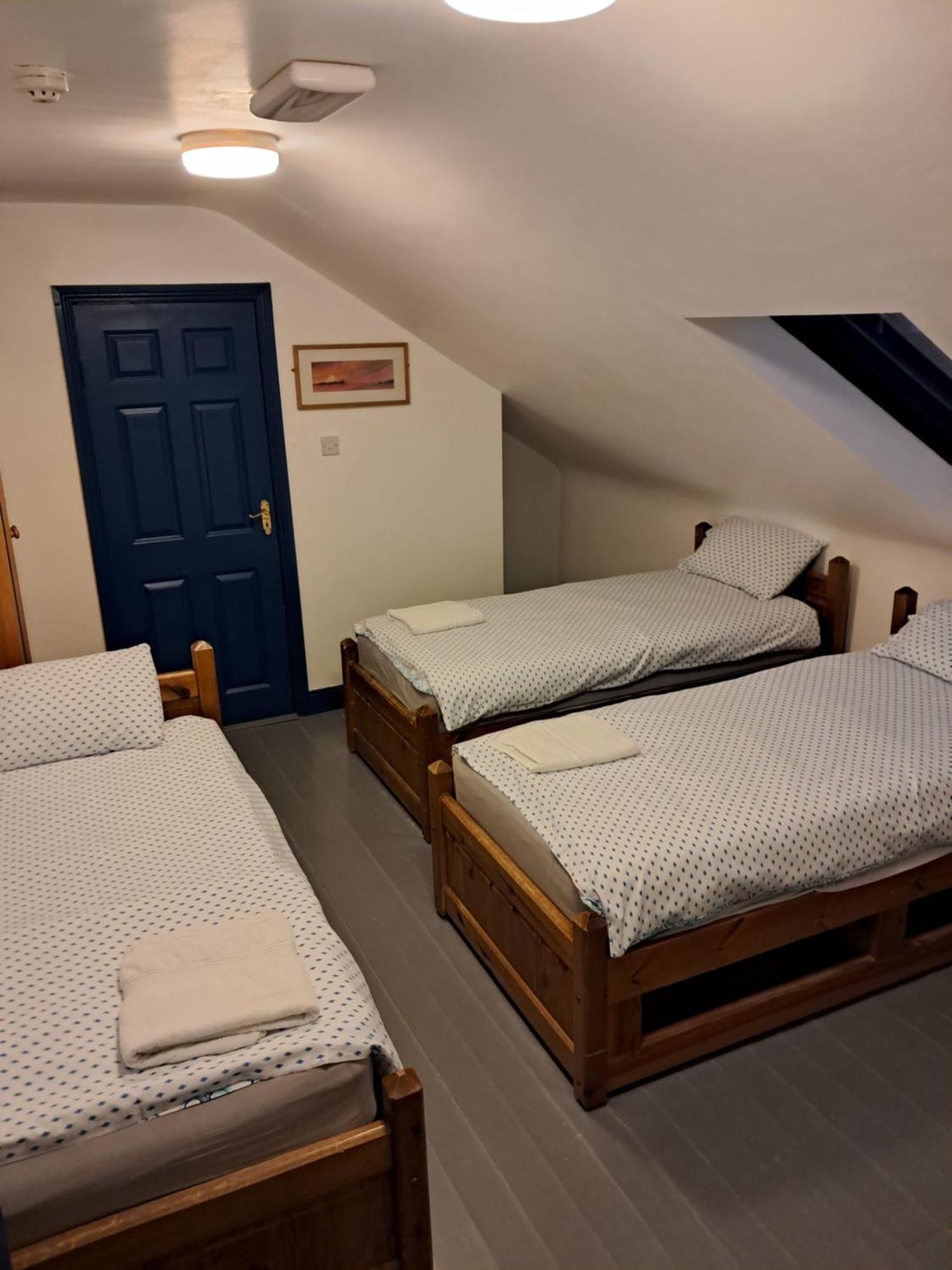 Coastguard Lodge Hostel At Tigh Tp Glaise Bheag ภายนอก รูปภาพ